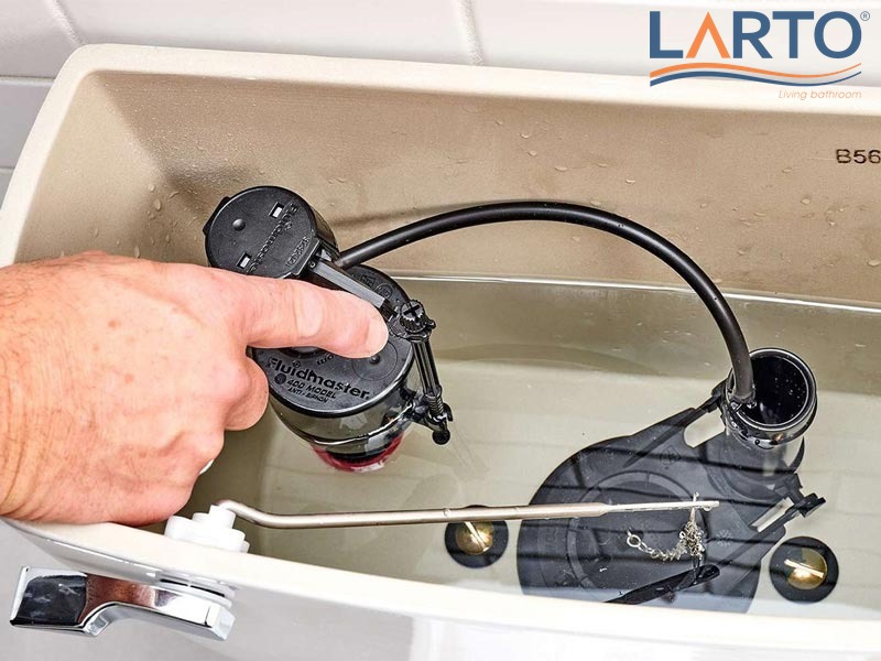 điều chỉnh độ cao phao để tránh phao bồn cầu không ngắt nước