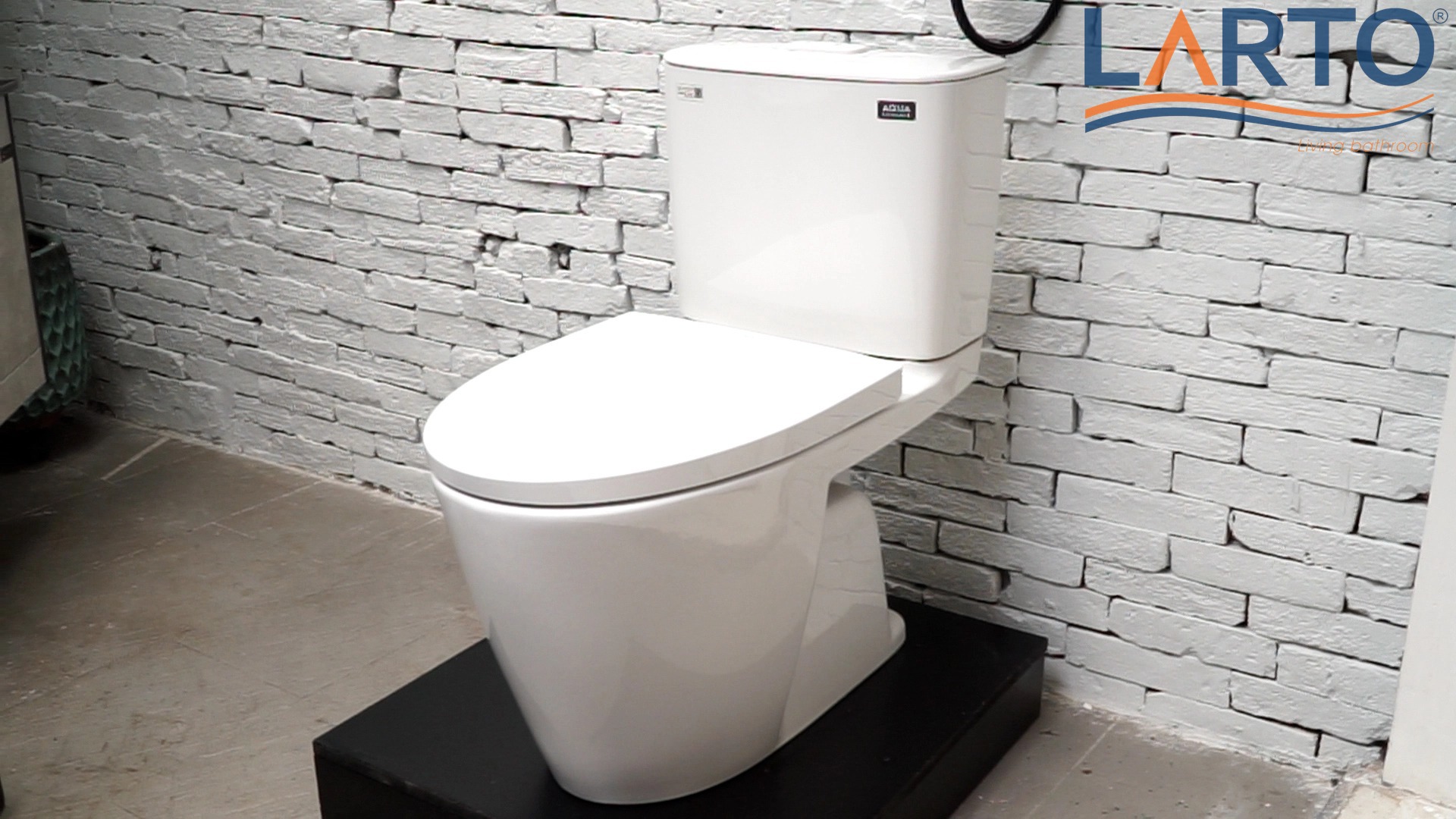 Bồn cầu 2 khối là sản phẩm có thiết kế két nước và thân bồn tách rời